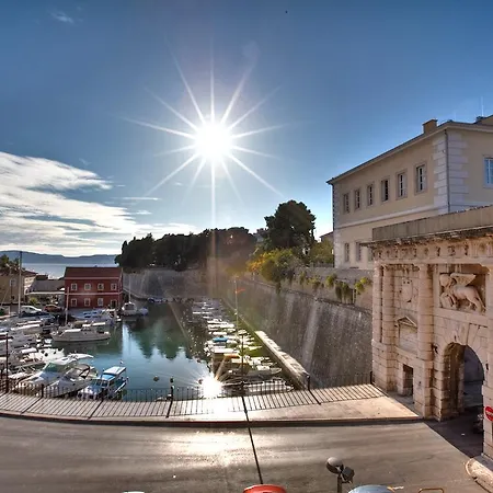 Old Town Seafront Apartment
